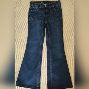 NO BOUNDARIES Juniors Extended Tab Dark Wash Low-Rise Flare Jeans